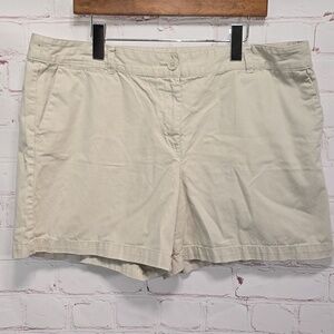 LOFT The Washed Twill Short CURVY Womens Size 16